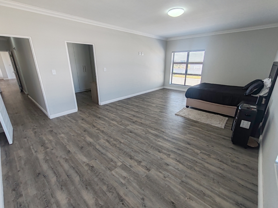 To Let 4 Bedroom Property for Rent in Hoogland Western Cape